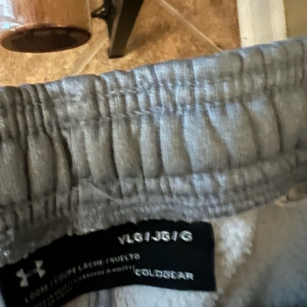 Youth large Under Armour sweatpants - Picture 3 of 3